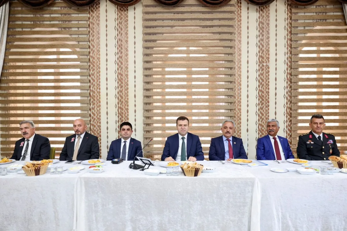 Niğde Valisi Akmeşe, 19 Ekim Muhtarlar Günü programında muhtarlarla bir araya geldi