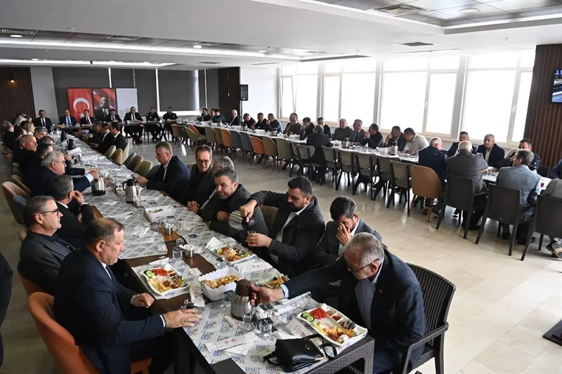 Vali Vekili Çek Kahvaltıda Muhtarlarla bir araya geldi