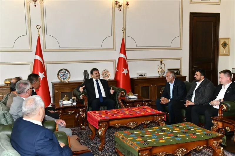 Muhtarlar Günü Münasebetiyle Vali Çek’e ziyaret