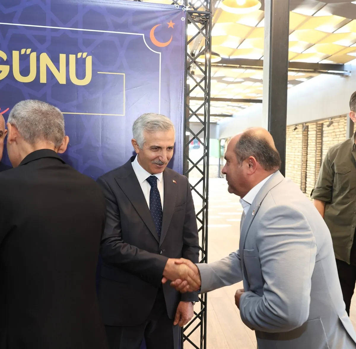 Vali Ünlüer, Muhtarlar Günü kahvaltı programında muhtarlarla bir araya geldi