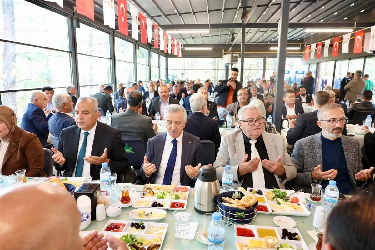 Vali Ünlüer, Muhtarlar Günü kahvaltı programında muhtarlarla bir araya geldi