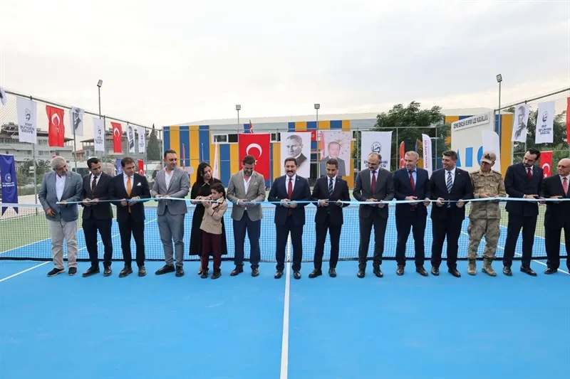 Hatay Valisi Masatlı, Defne ilçesinde tenis kortu açılış programına katıldı