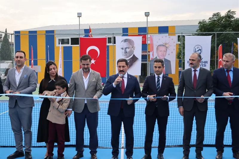 Hatay Valisi Masatlı, Defne ilçesinde tenis kortu açılış programına katıldı