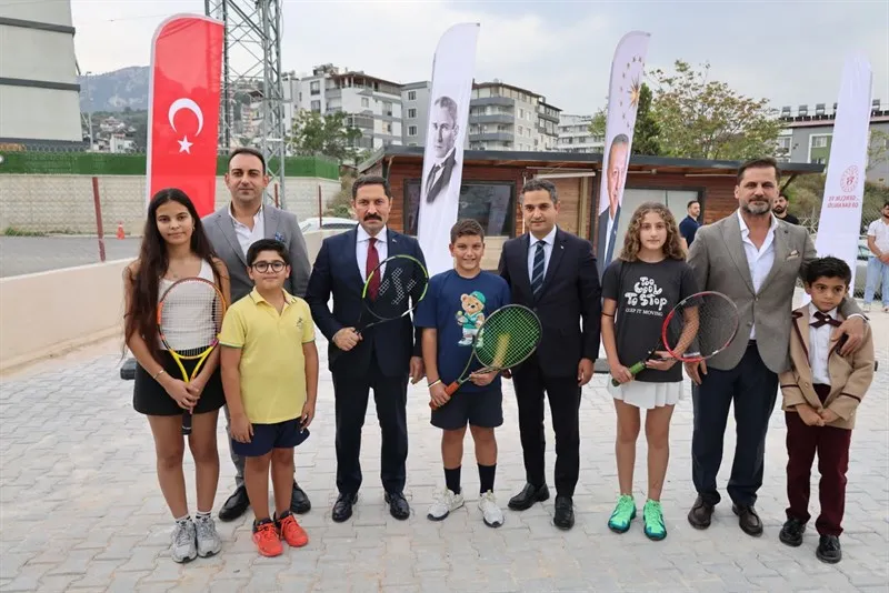 Hatay Valisi Masatlı, Defne ilçesinde tenis kortu açılış programına katıldı
