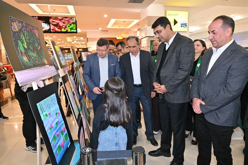 Vali Kartal, “Ekranı Kapat, Hayalini Aç” resim sergisinin açılışına katıldı