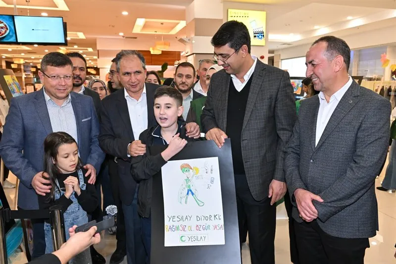 Vali Kartal, “Ekranı Kapat, Hayalini Aç” resim sergisinin açılışına katıldı