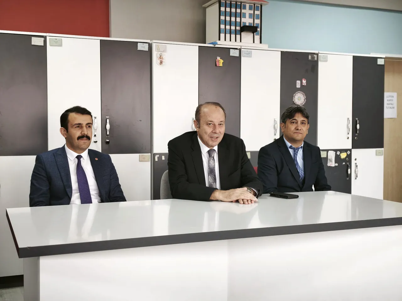 Kahramankazan Kaymakamı Yılmaz, Şehit Ümit Güder ortaokulunu ziyaret etti