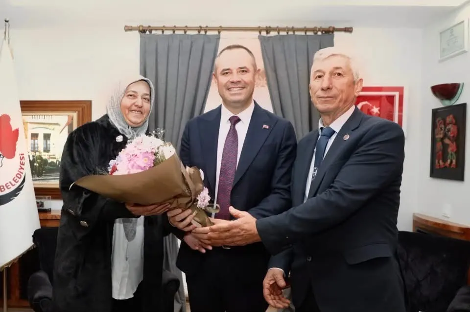 Kırklareli Belediyesi: Ülkemizin dört bir yanında hizmet veren tüm muhtarlarımızın 19 Ekim Muhtarlar Günü’nü kutluyorum
