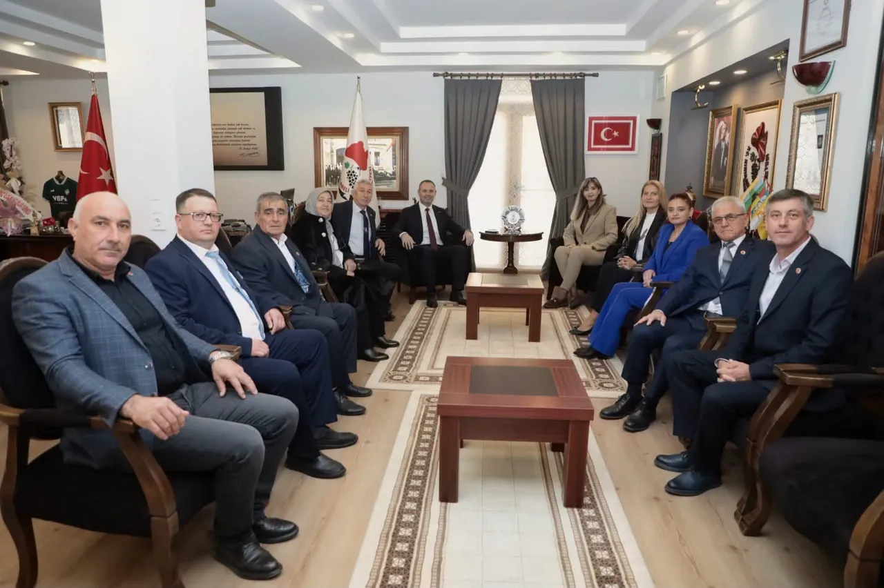 Kırklareli Belediyesi: Ülkemizin dört bir yanında hizmet veren tüm muhtarlarımızın 19 Ekim Muhtarlar Günü’nü kutluyorum
