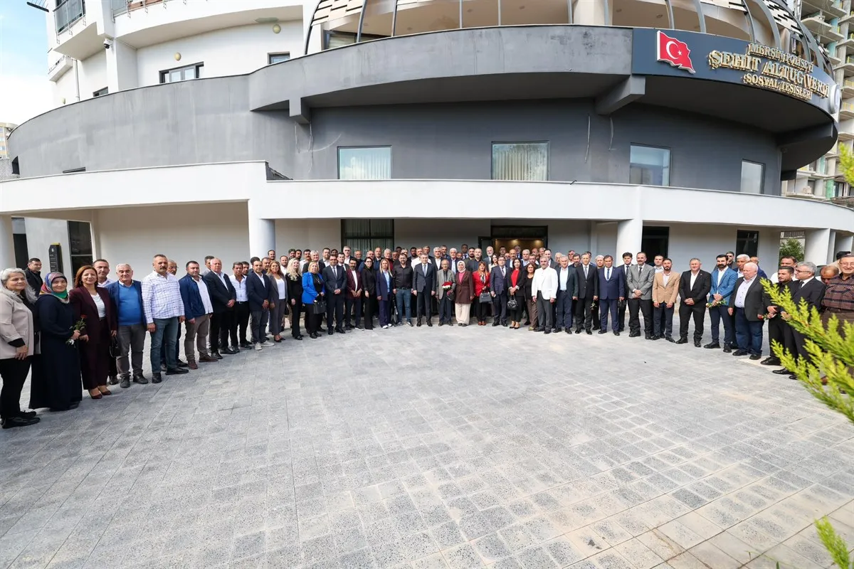 Mersin Valisi Toros, düzenlenen programda Mersin'de görev yapan mahalle muhtarlarıyla bir araya geldi