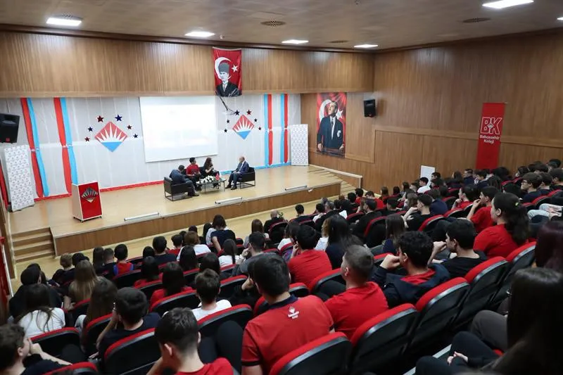 Vali Erol, öğrencilerle tecrübelerini paylaştı
