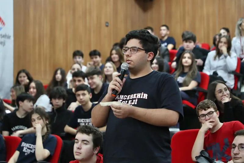 Vali Erol, öğrencilerle tecrübelerini paylaştı