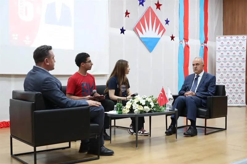 Vali Erol, öğrencilerle tecrübelerini paylaştı