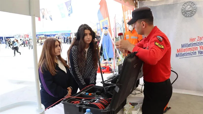 Kayseri’de Jandarma Ekipleri Bilimfest etkinliklerinde vatandaşlarla buluştu