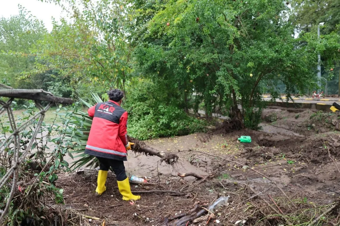 Kartepe’de afetin ardından yaralar sarılıyor