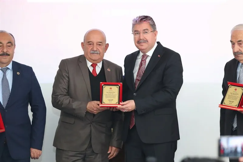 Eskişehir Valisi Yılmaz, 19 Ekim Muhtarlar Günü’nde Muhtarlarla bir araya geldi
