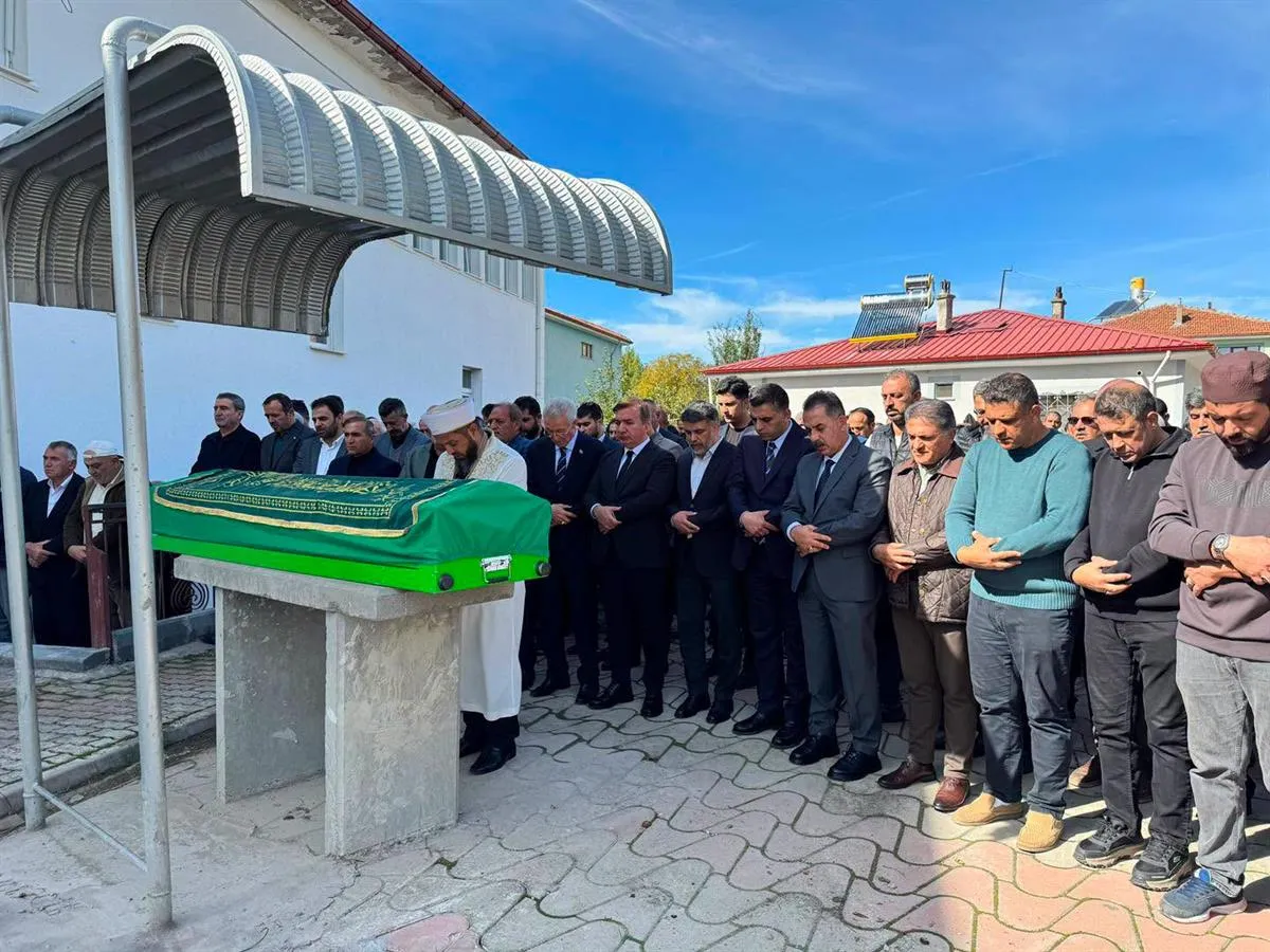 Erzincan Valisi Hamza Aydoğdu Çukurkuyu Merkez Camii'nde düzenlenen cenaze merasimine katıldı