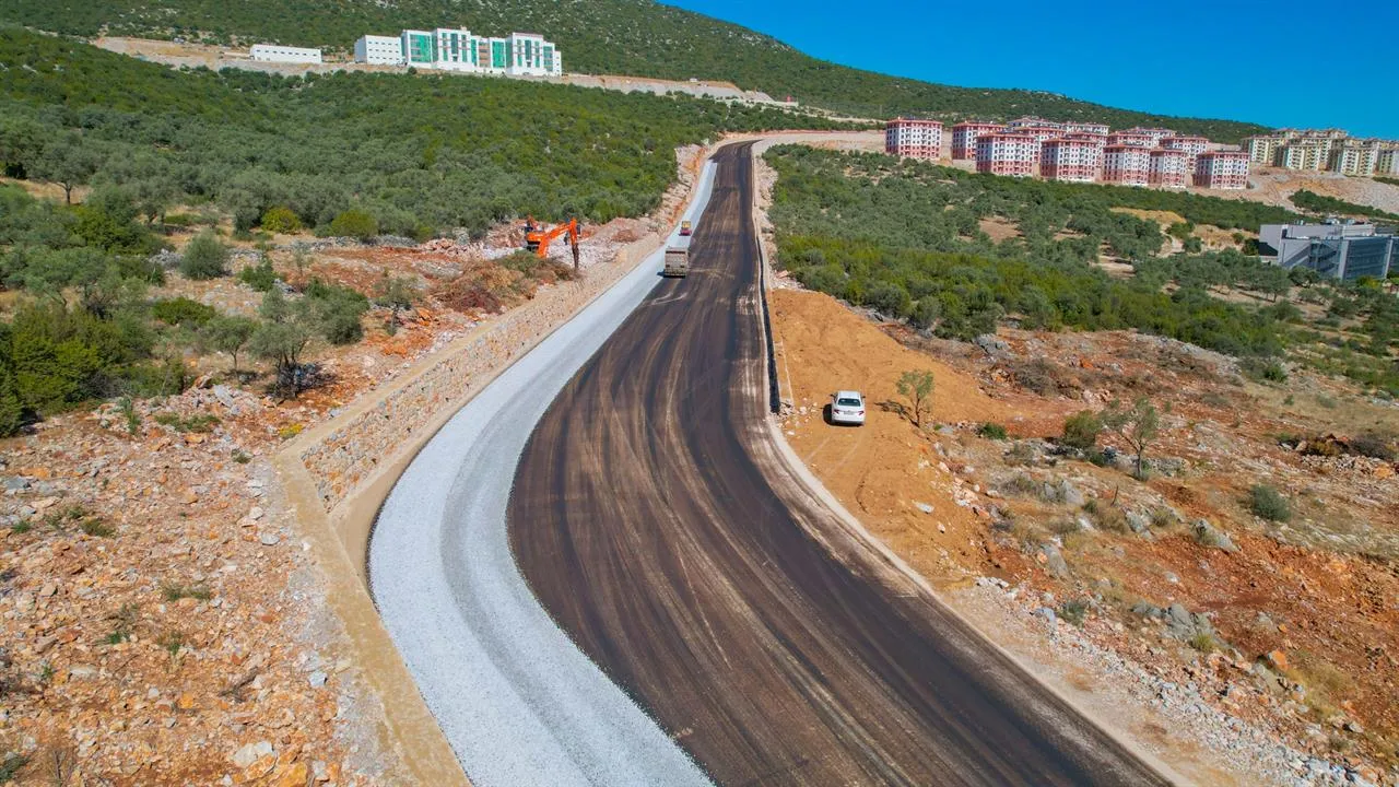 Yeni hastane yolunda asfaltlama çalışmaları başladı