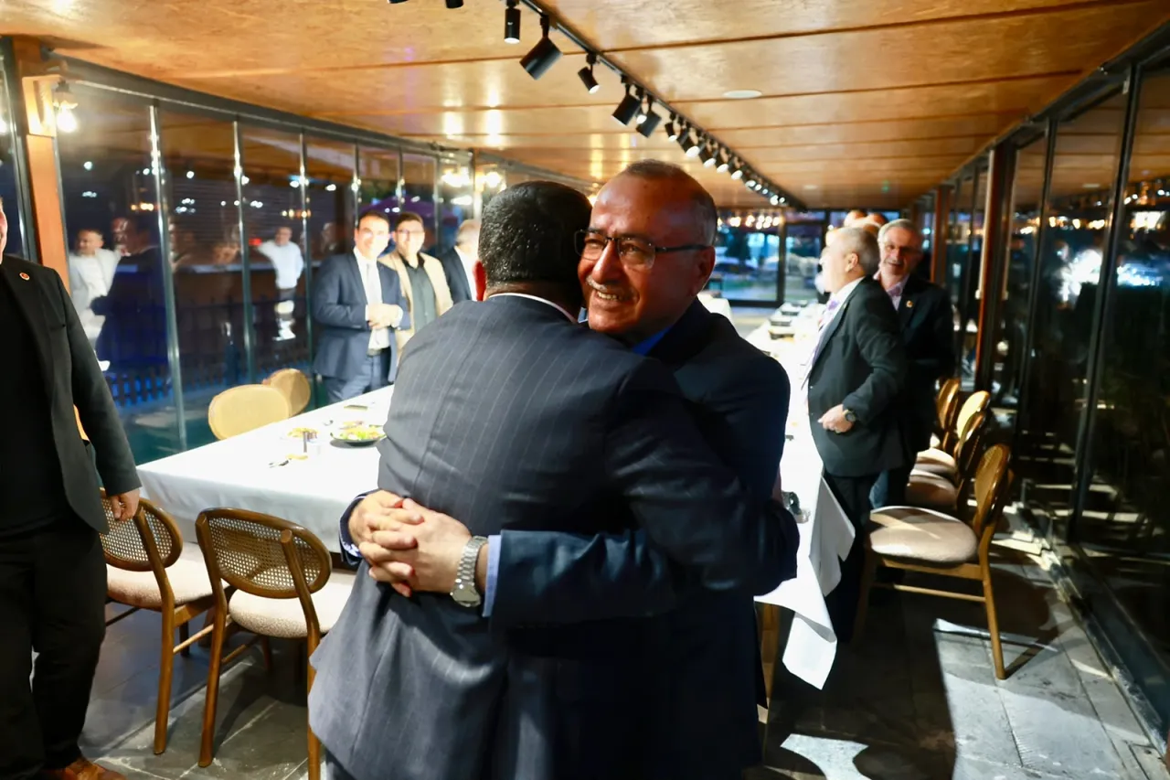 Başkan Arı, Muhtarlarla NevMekan’da bir araya geldi