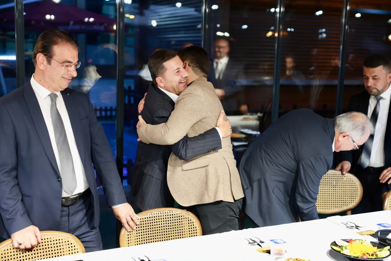 Başkan Arı, Muhtarlarla NevMekan’da bir araya geldi