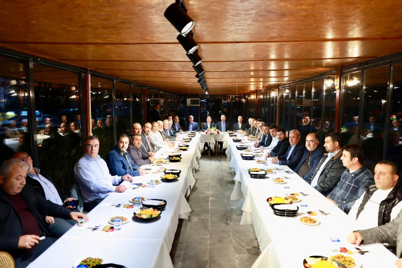 Başkan Arı, Muhtarlarla NevMekan’da bir araya geldi