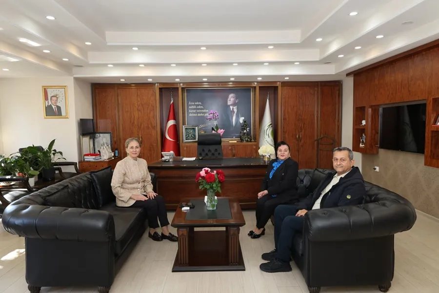 Kamu Görevlileri Etik Kurulu Üyesi Esengül Civelek ve kardeşinin Nazilli Kaymakamını ziyareti