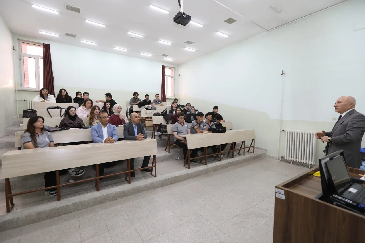 Tokat Yeşilırmak ticaret mesleki ve teknik Anadolu Öğrencileri TOGÜ kampüsünü gezdi