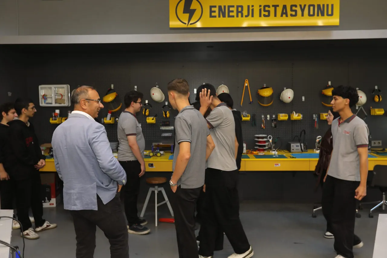 Tokat Yeşilırmak ticaret mesleki ve teknik Anadolu Öğrencileri TOGÜ kampüsünü gezdi