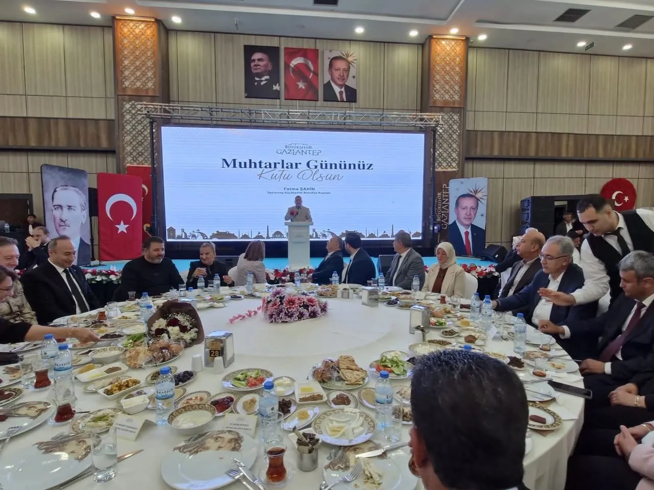 Oğuzeli Belediyesi, muhtarlar Günü’nde muhtarlarla bir araya geldi