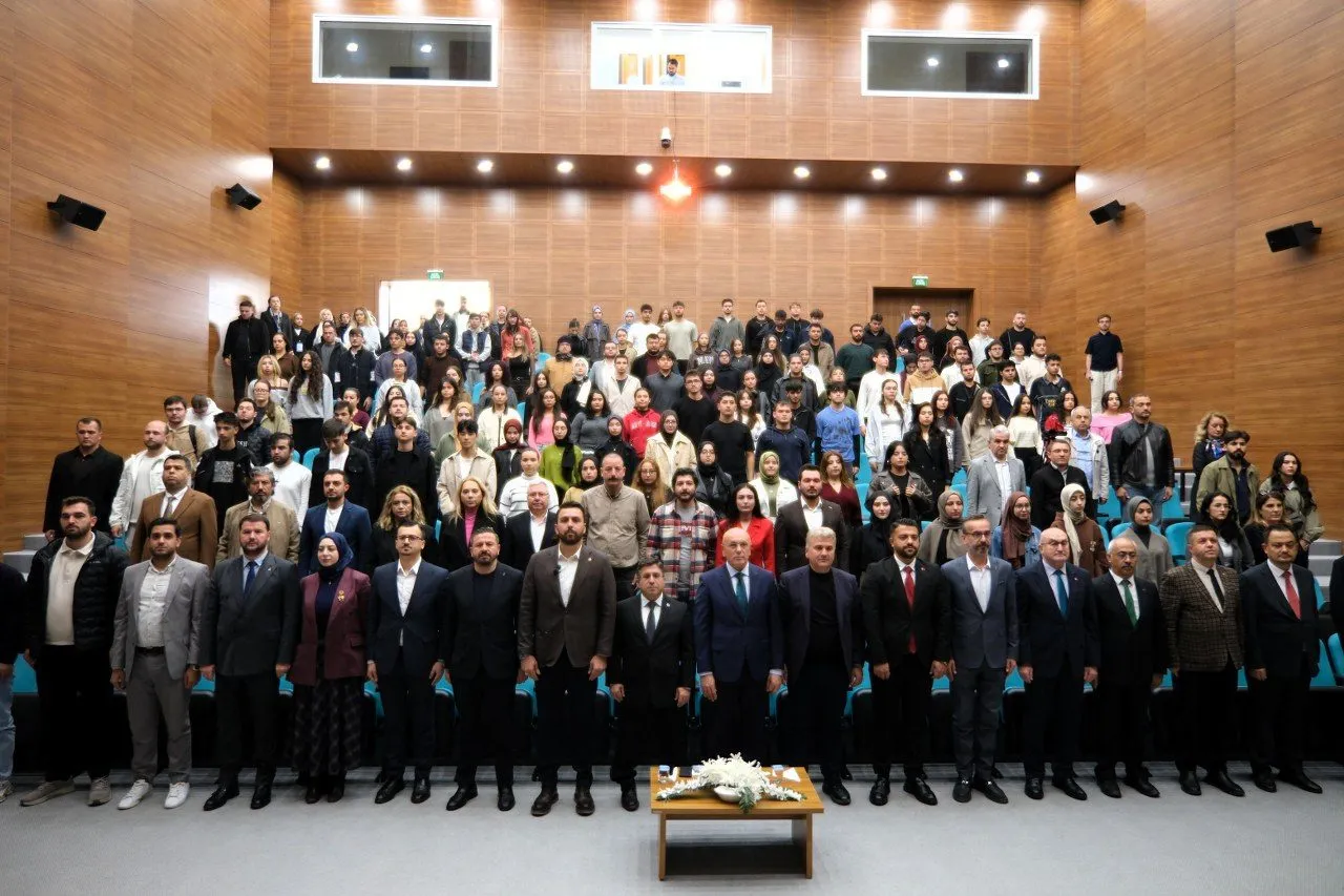 Balıkesir Üniversitesinde Türkiye Yüzyılı Zirvesi düzenlendi