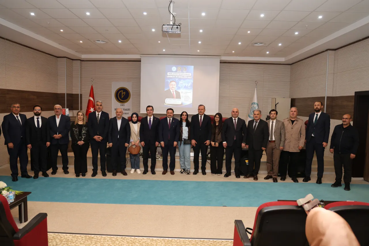 Bitlis Eren Üniversitesinde “Parlamenter Diplomasi: Liderlik ve Gençliğin Rolü” konferansı düzenlendi