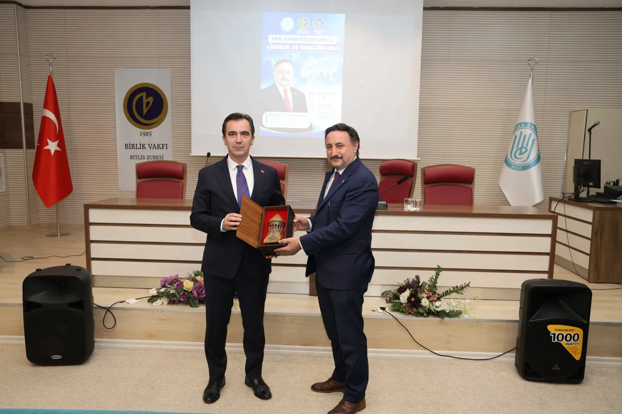 Bitlis Eren Üniversitesinde “Parlamenter Diplomasi: Liderlik ve Gençliğin Rolü” konferansı düzenlendi