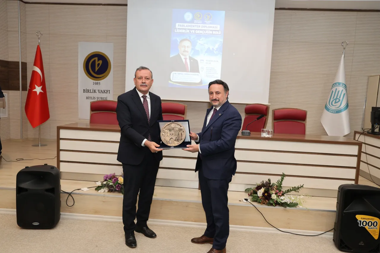 Bitlis Eren Üniversitesinde “Parlamenter Diplomasi: Liderlik ve Gençliğin Rolü” konferansı düzenlendi