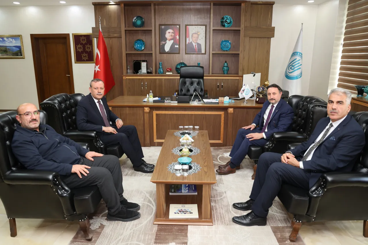 Bitlis Eren Üniversitesinde “Parlamenter Diplomasi: Liderlik ve Gençliğin Rolü” konferansı düzenlendi