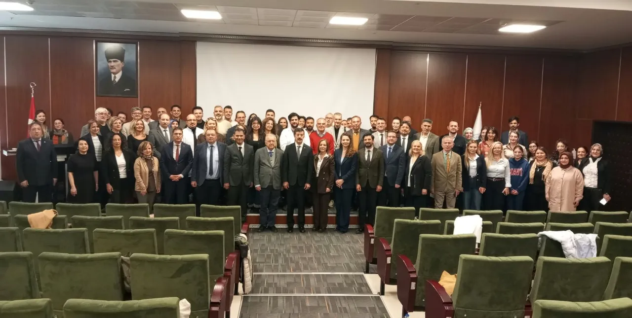 KSBÜ Tıp Fakültesinin tam akreditasyon belgesi törenle takdim edildi