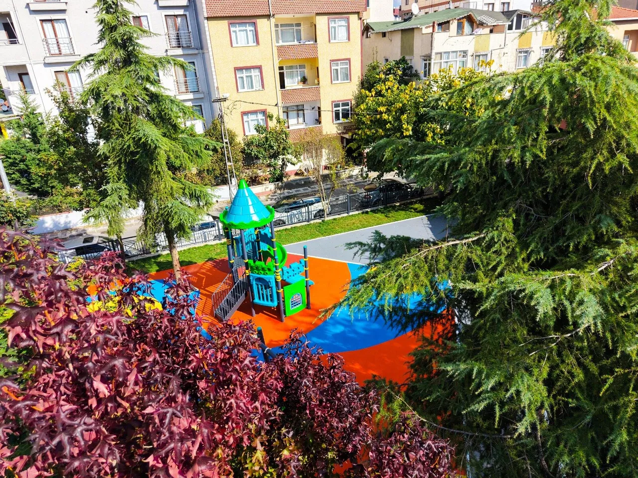 Ümraniye’de parklar daha modern ve kullanışlı hale getiriliyor