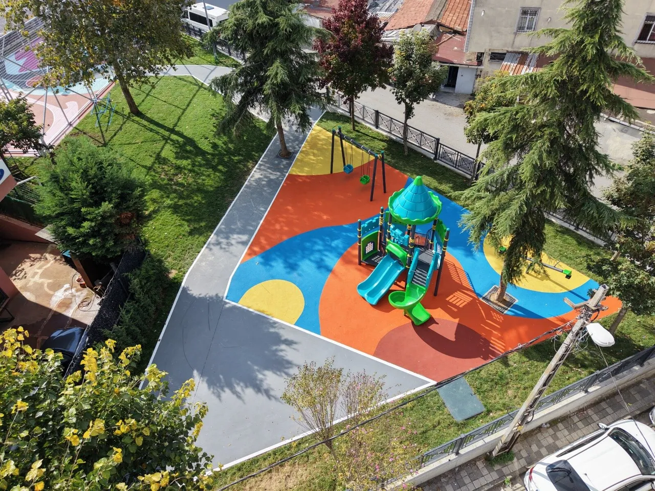 Ümraniye’de parklar daha modern ve kullanışlı hale getiriliyor