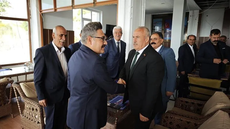 Adilcevaz Kaymakamı Özçelik, Öğretmenevi’nde düzenlenen kahvaltı programına katıldı