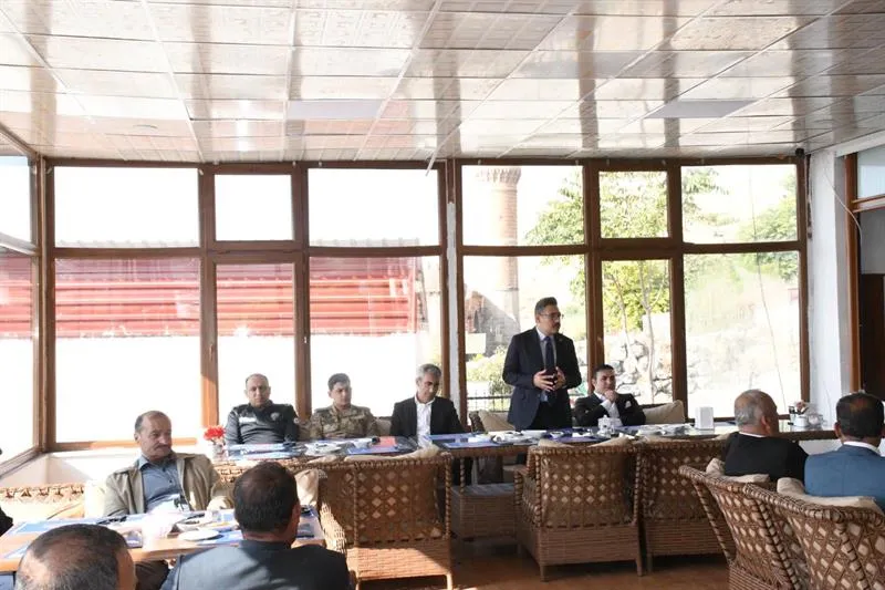 Adilcevaz Kaymakamı Özçelik, Öğretmenevi’nde düzenlenen kahvaltı programına katıldı
