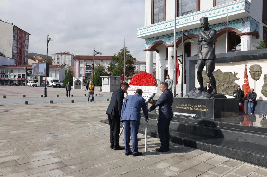 Muhtarlar Günü kapsamında çelenk sunumu gerçekleşti