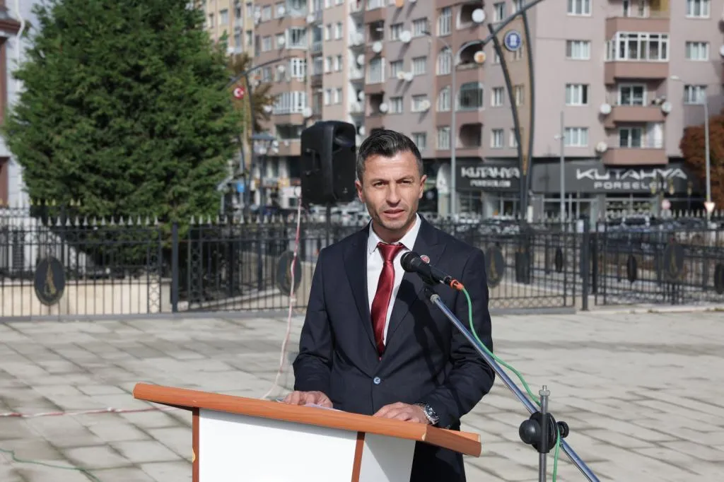 Muhtarlar Günü kapsamında çelenk sunumu gerçekleşti