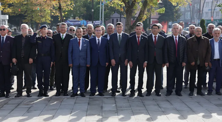 Muhtarlar Günü kapsamında çelenk sunumu gerçekleşti