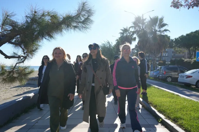 Atakumlu kadınlar sağlıklı yaşam farkındalığı için on bin adım attı