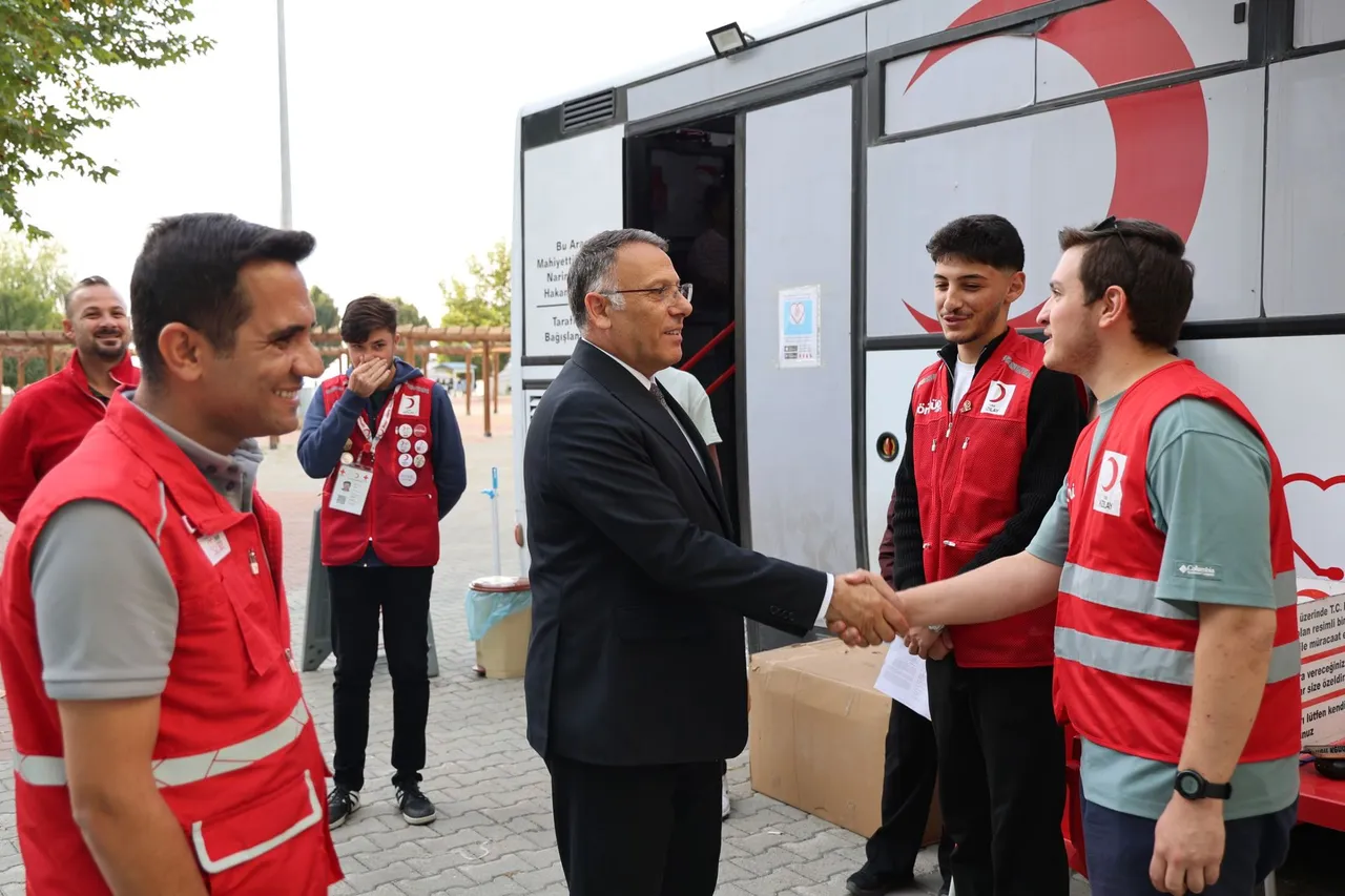 Rektör Gürel’den Türk Kızılay'ın kan bağışı kampanyasına destek