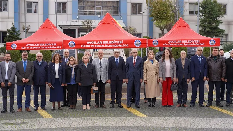 19 Ekim Muhtarlar Günü dolayısıyla ilçesinde çelenk sunma töreni düzenlendi