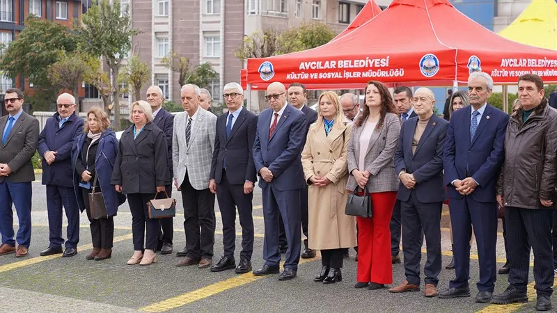 19 Ekim Muhtarlar Günü dolayısıyla ilçesinde çelenk sunma töreni düzenlendi