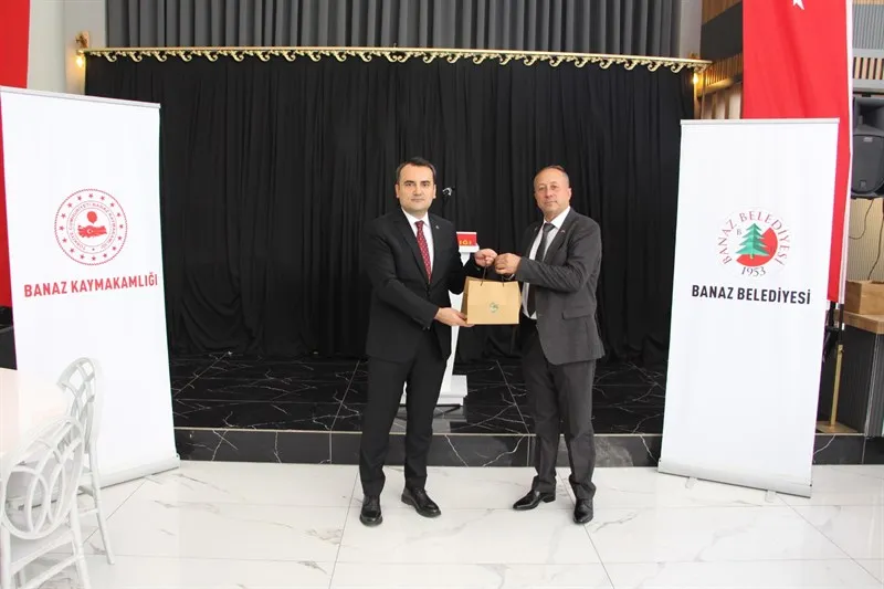 Banaz Kaymakamı, düzenlenen kahvaltı programında köy ve mahalle muhtarlarıyla bir araya geldi