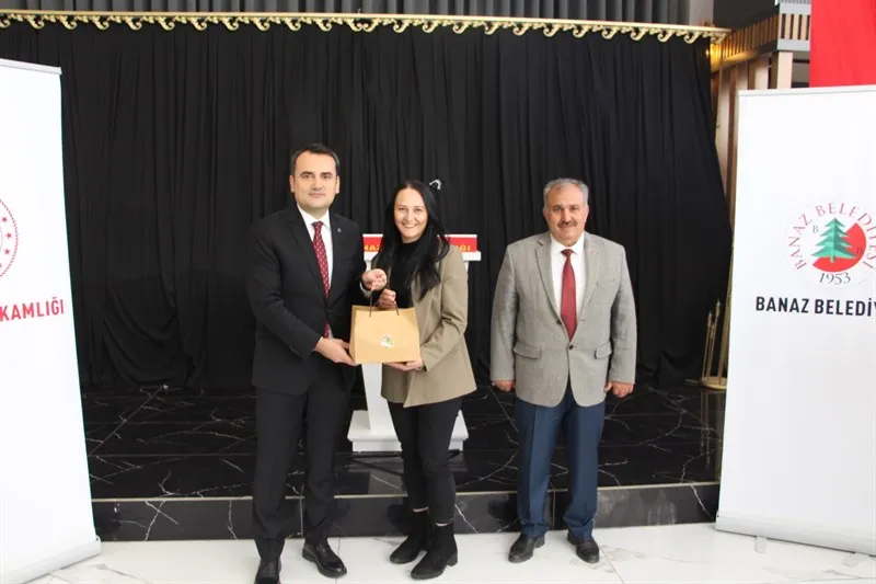 Banaz Kaymakamı, düzenlenen kahvaltı programında köy ve mahalle muhtarlarıyla bir araya geldi