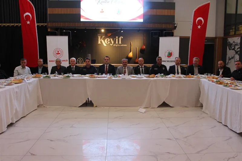 Banaz Kaymakamı, düzenlenen kahvaltı programında köy ve mahalle muhtarlarıyla bir araya geldi
