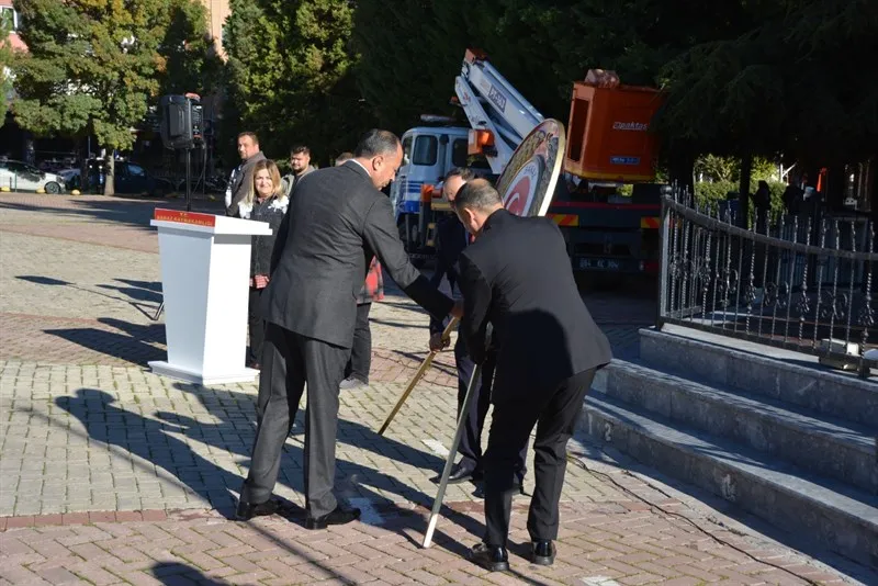 19 Ekim Muhtarlar Günü dolayısıyla Banaz'da çelenk sunma töreni düzenlendi